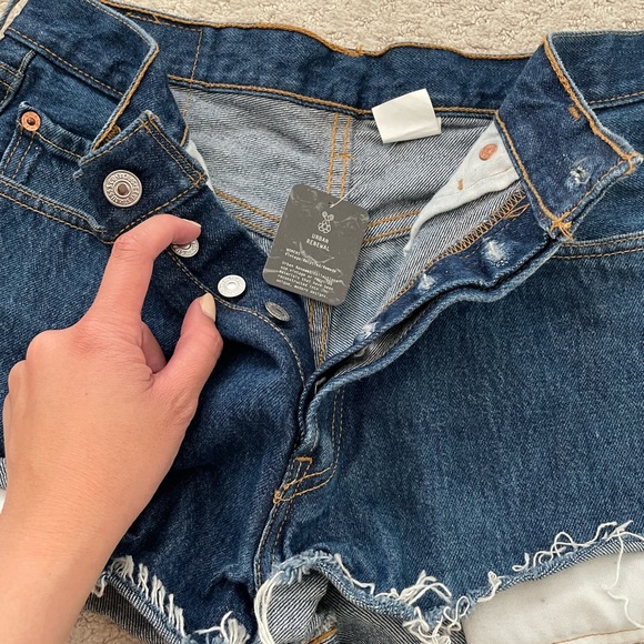 NWT** Levi’s Vintage High Waisted Shorts (from UO) - Picture 2 of 4